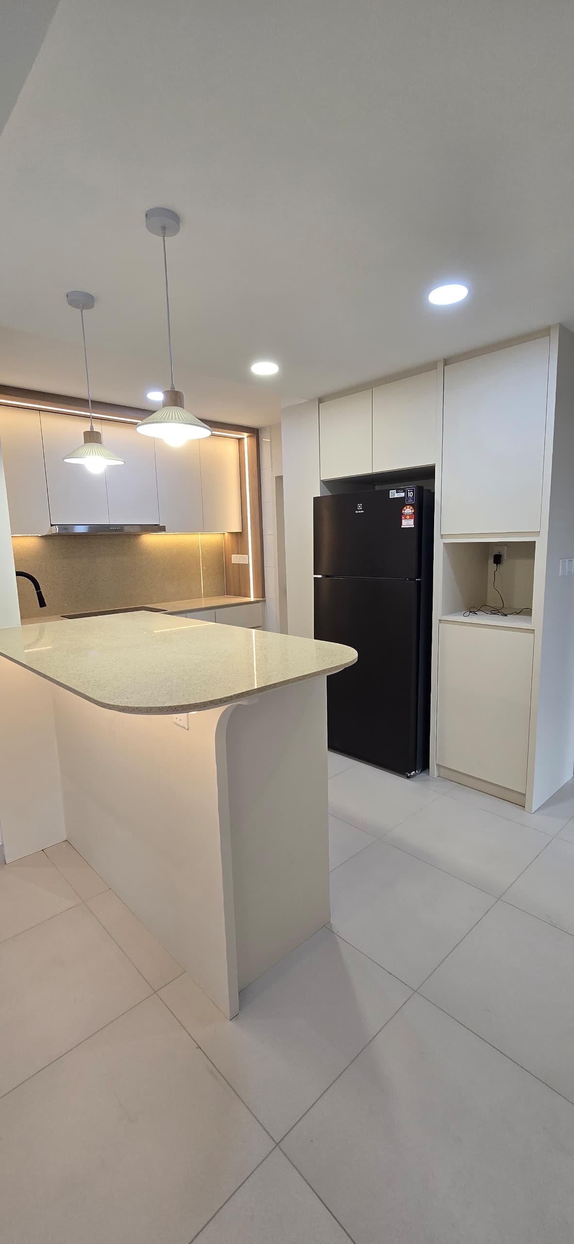 Actual KLEE kitchen, side view of worktop